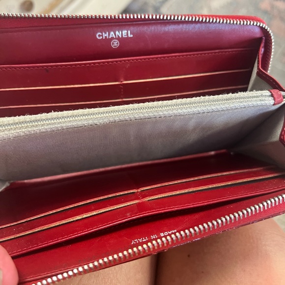 CHANEL Patent Quilted Brilliant
Zip Around Wallet Red - Picture 5 of 11